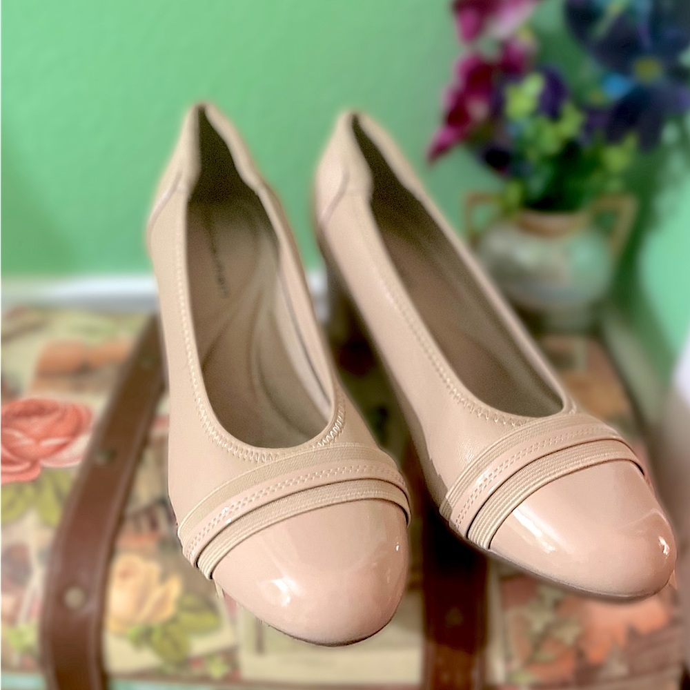 Elegant Beige Women's Pumps